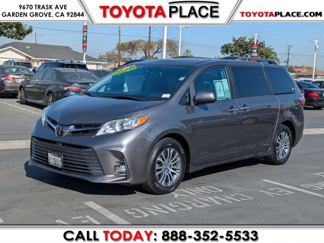 2018 Toyota Sienna XLE