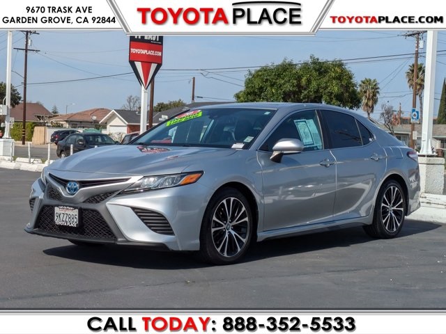 2020 Toyota Camry Hybrid SE