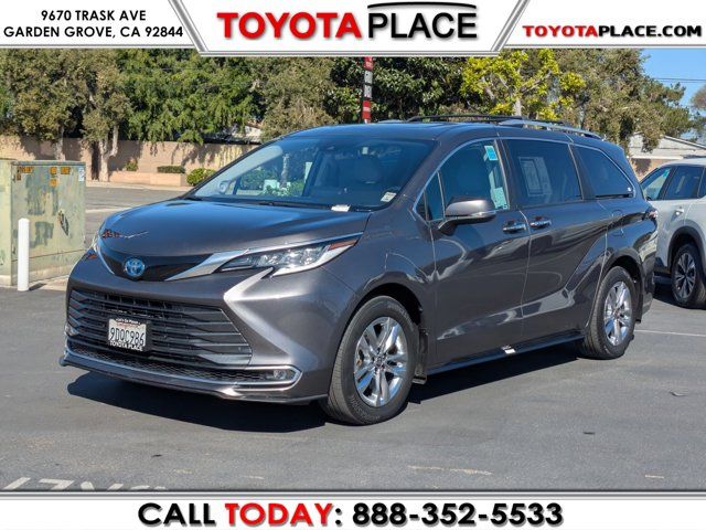 2022 Toyota Sienna Limited