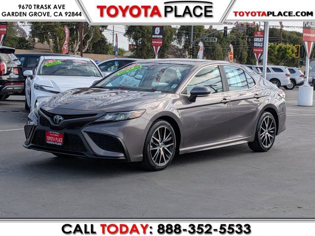 2024 Toyota Camry SE