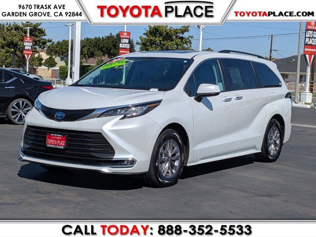 2023 Toyota Sienna XLE