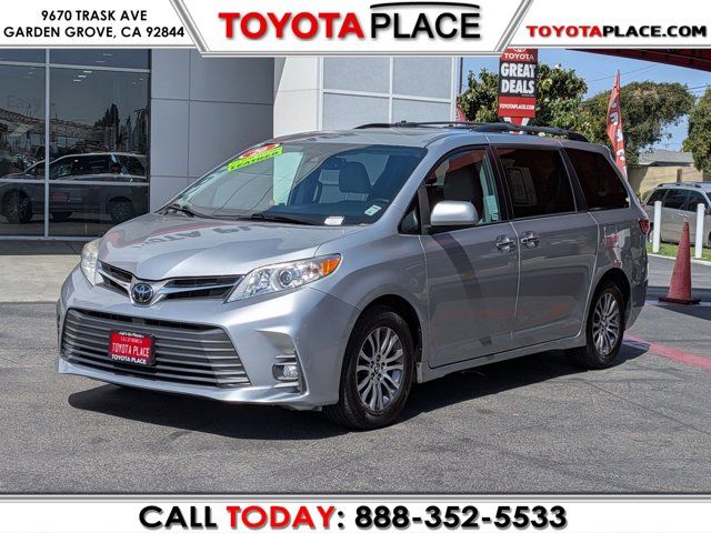2020 Toyota Sienna XLE