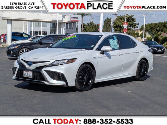 2021 Toyota Camry Hybrid XSE
