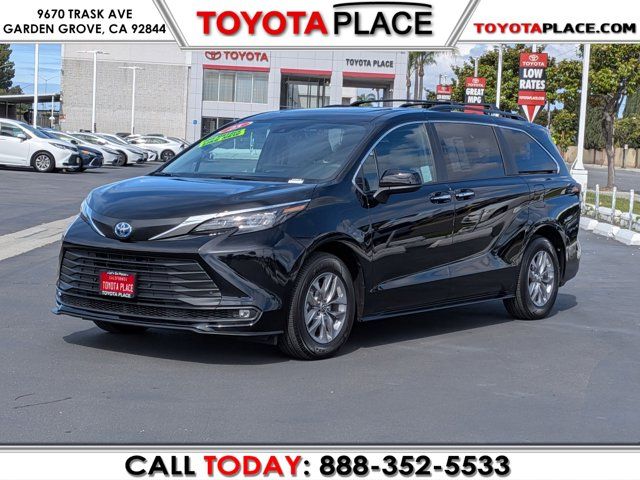 2025 Toyota Sienna XLE