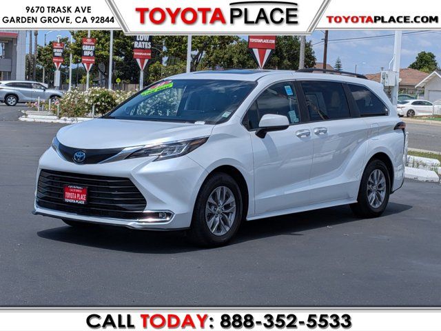 2022 Toyota Sienna XLE