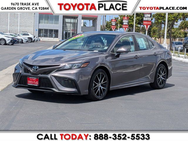 2024 Toyota Camry SE