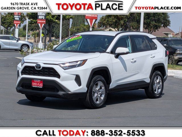 2025 Toyota RAV4 XLE