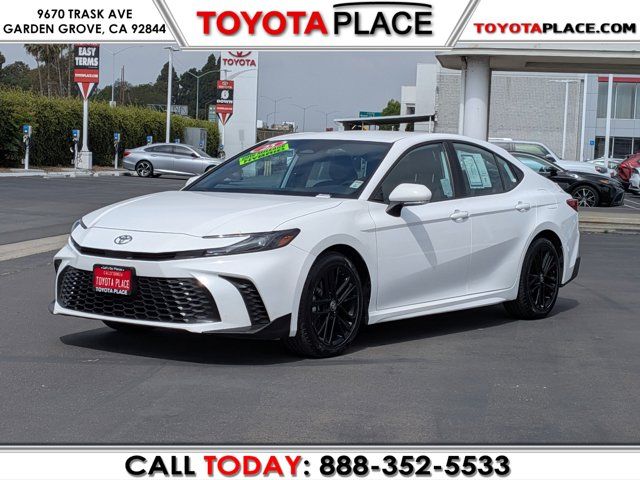 2025 Toyota Camry SE