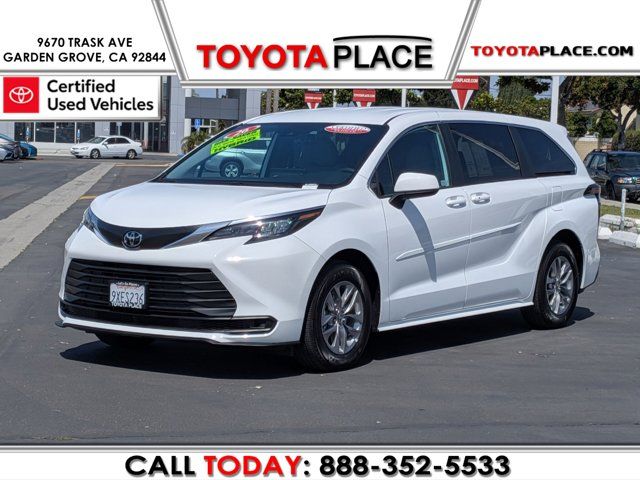 2026 Toyota Sienna LE