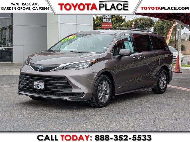 2021 Toyota Sienna LE