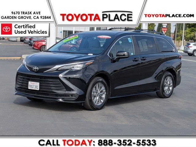 2026 Toyota Sienna LE