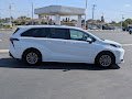 2025 Toyota Sienna LE