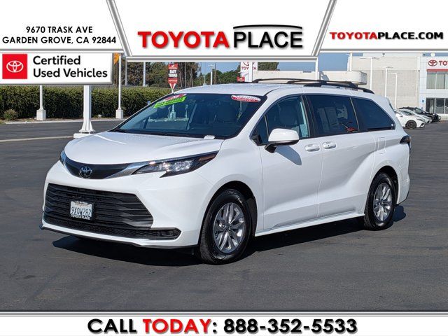 2026 Toyota Sienna LE