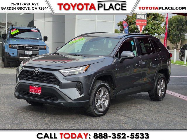 2025 Toyota RAV4 XLE