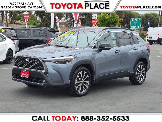 2025 Toyota Corolla Cross XLE