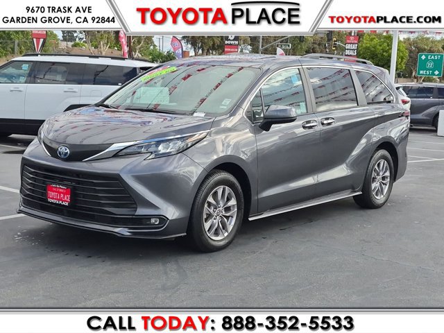 2025 Toyota Sienna XLE